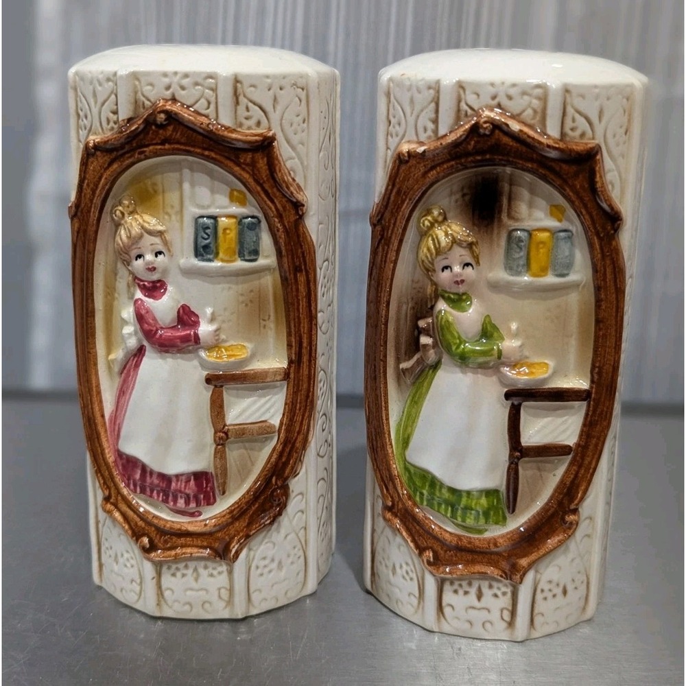 Sears & Roebuck VTG 1978 Pioneer Women Ceramic Country Coordinates Salt & Pepper